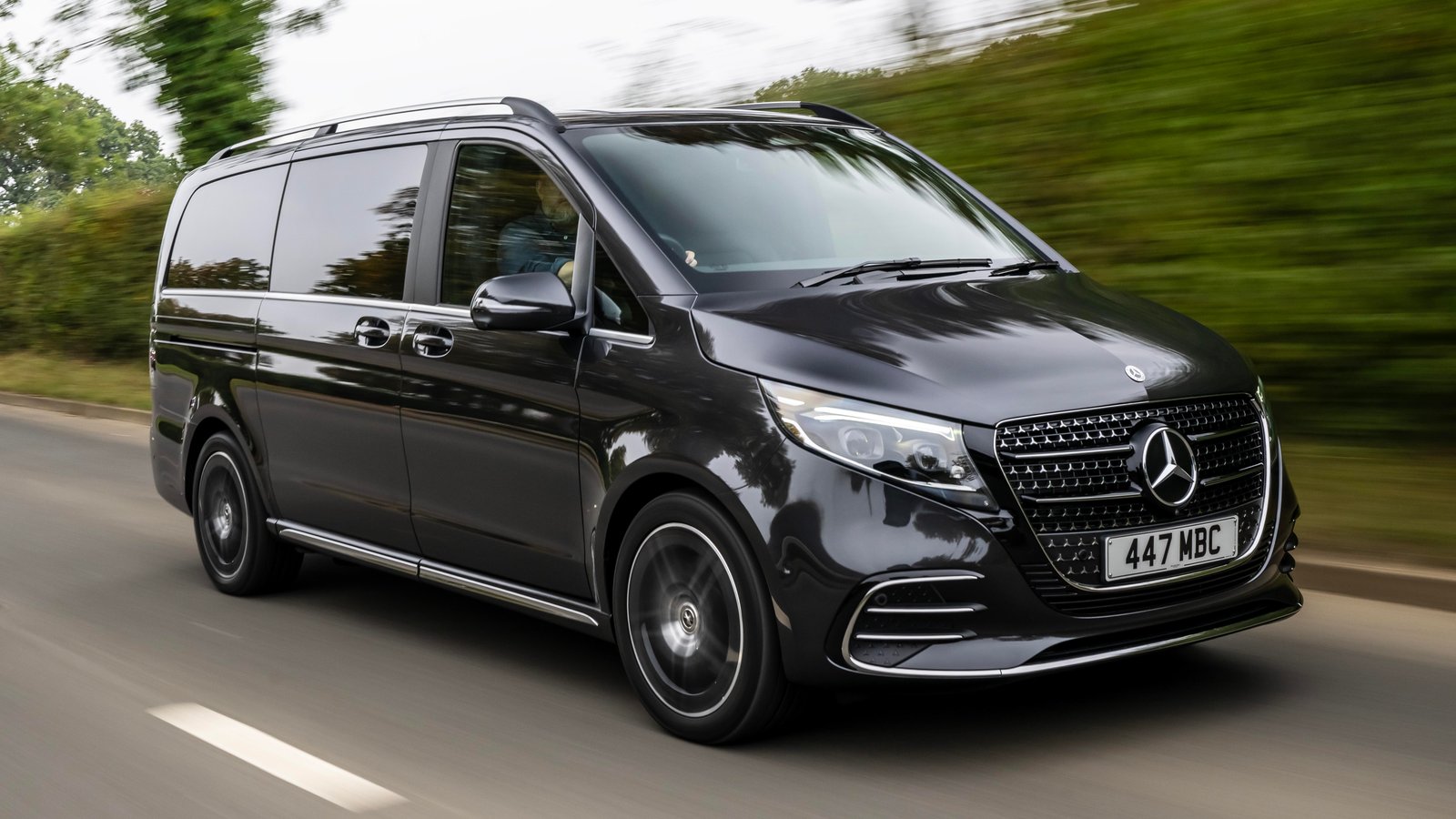 Van Mercedes Classe V pour transports PMR et groupes — Chouette Taxi